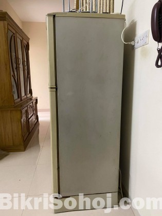 Walton Refrigerator (04 Month Used) Kalachandpur, Nadda.